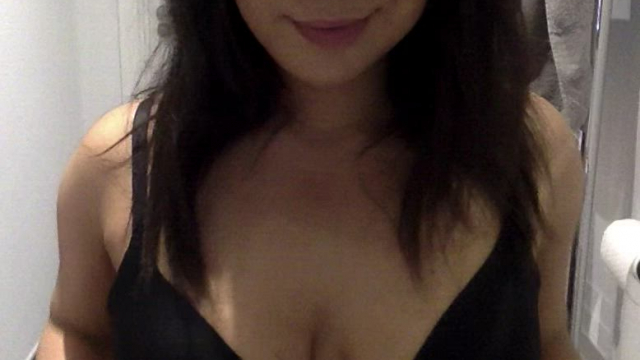 can this mixed whore show you her tits?