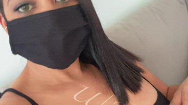 Should a 40-year-old mom post nude selfies on Reddit?