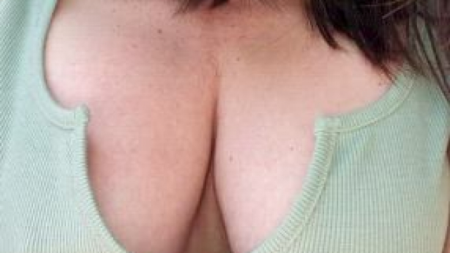 my 40 yo momma nipples need to be sucked