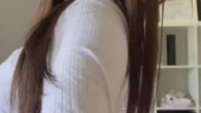 I like my new pink jeans, only bought her because my ass looks so cute in it :P