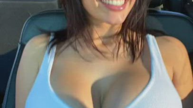(@itsalexapearl) Hot Huge Bouncing Tits - bumpy car ride