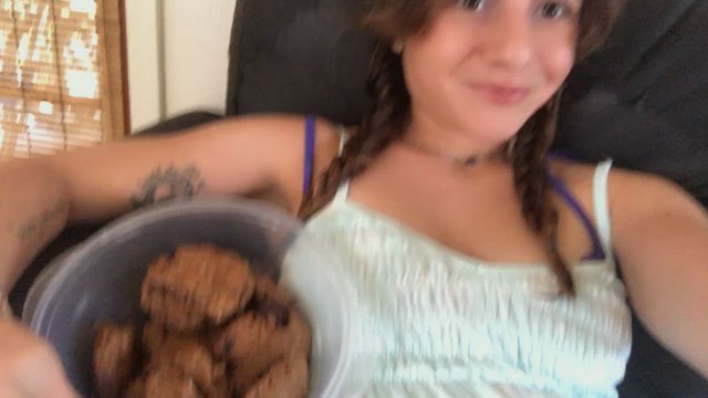 Can I interest you in some amateur cookies and pussy? ????????