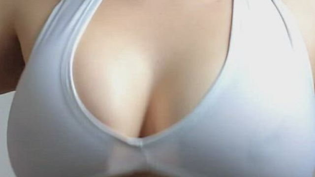 My huge natural titties bouncing????