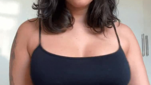 Wanna jiggle your head in this cutie latina tits. ????????