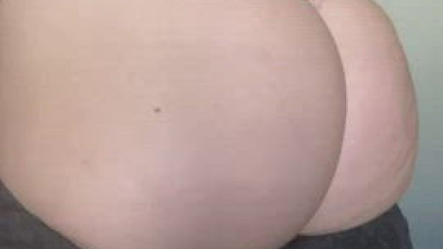 Is it sexy that I can barely squeeze my bubble butt into tight pants?