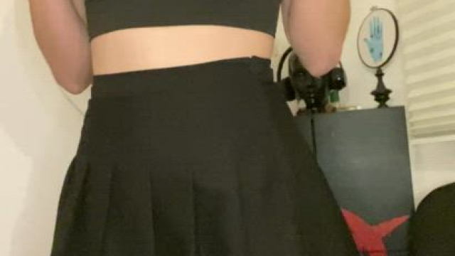 (18) Watch what’s under a Goth chick skirt ????????