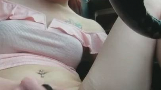 Babe vibrating her vag in her car