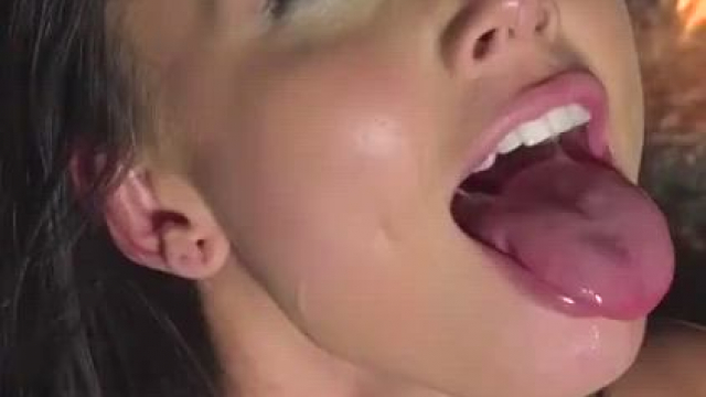 Cum hungry chick gets it all to her face