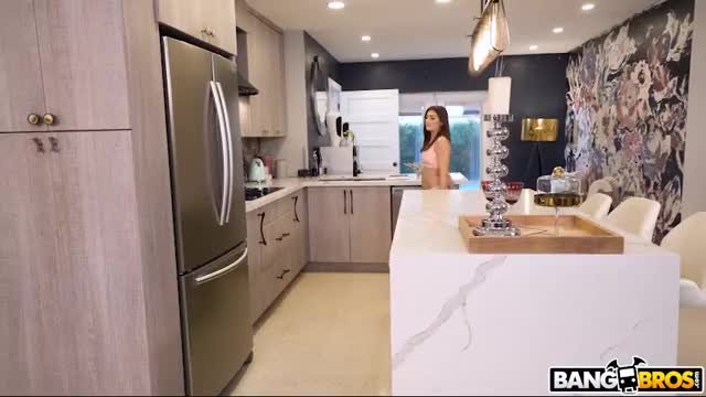 [Mae Milano, 18] Bang Before Mother Comes Home