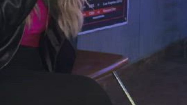 1st date with our new unicorn. She ate my cunt before leaving the bar. [f][f] [