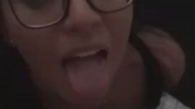 Cumshot on her face at Saturday morning homemade