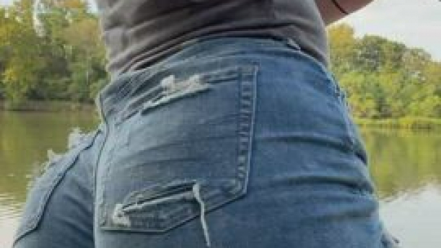 Do you like a cuty ass in jean shorts?