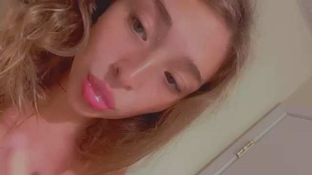 I like to show off my pink cunt and get attention