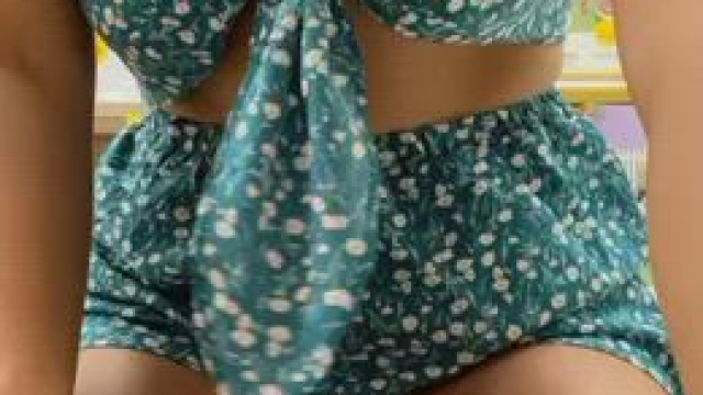 Just your neighborhood mother at Target [gif]