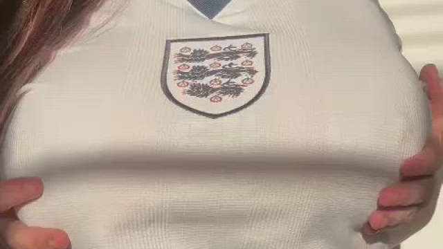 3 lions on my shirt (&amp;amp; a huge surprise underneath) ??????????????????????