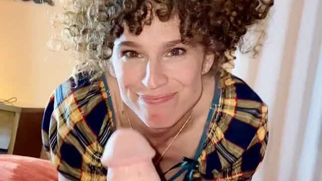 She LOOOOVES huge thick dicks. Look at that side eye!