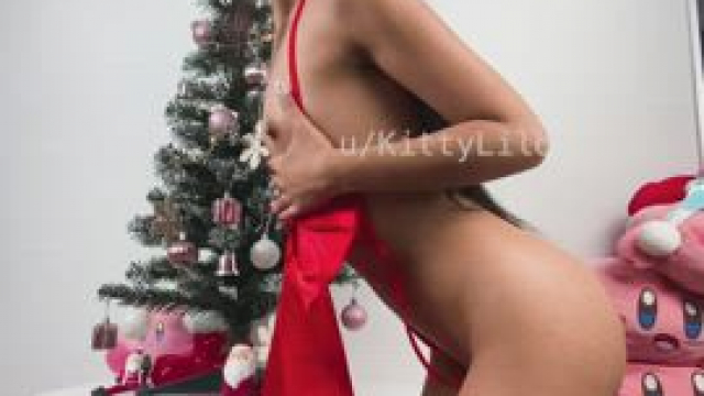 Did anyone ask Santa for a petite big booty Asian girl? ????