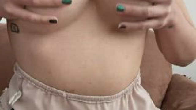 where are the dudes who like huge tits?