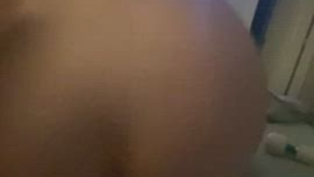 Finishing it with her vagina