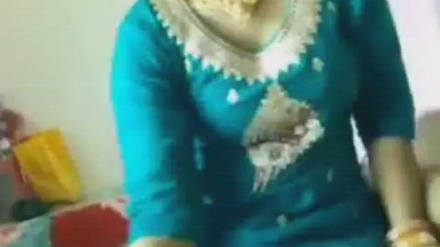 Beautiful newly wedded Muslim girl having pleasant for the first time????????(Link in