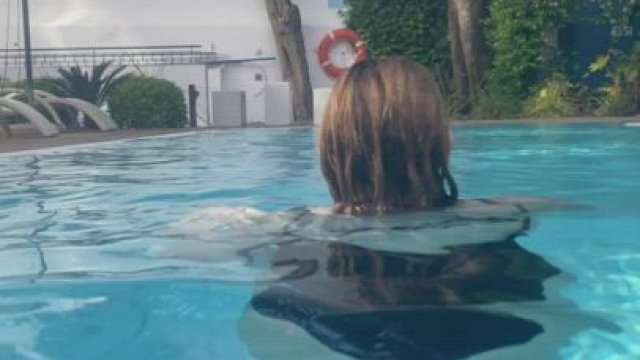 Pleasant times at the hotel pool [GIF]