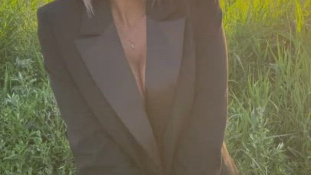 what do you think about women in jackets?) there is something sexy in this)