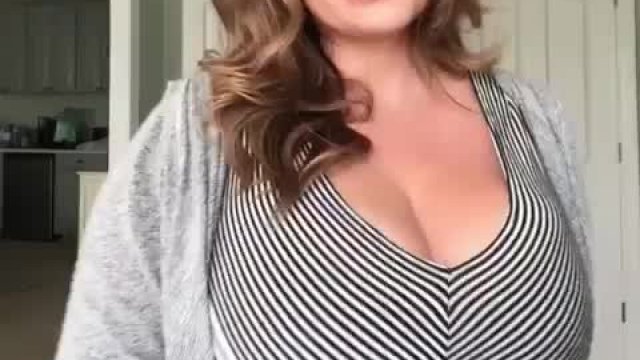 Stacked cougar tries vlogging