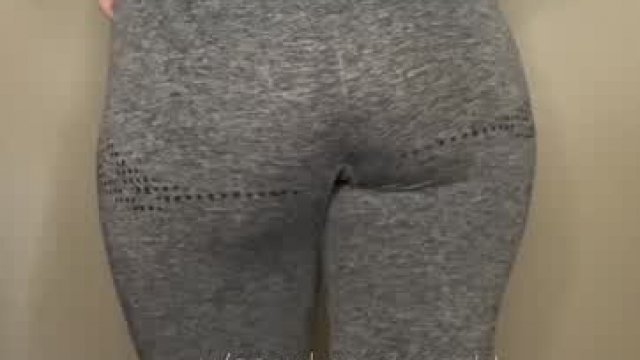 You men loved my yoga titty drop, so here’s the back