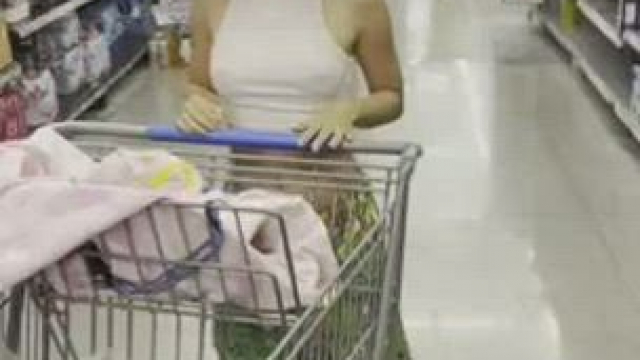 Girl flashes in the grocery store [GIF]