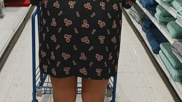 Shopping is more pleasant whilst plugged. [GIF]