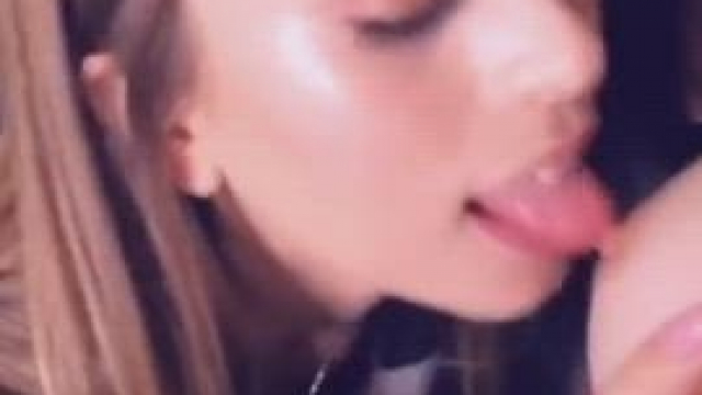 5 Ladies Share a Party