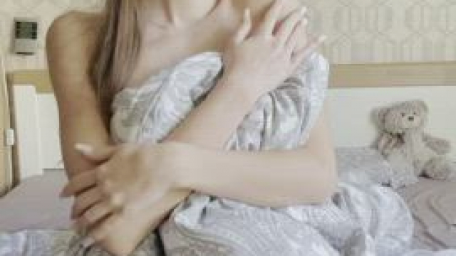 This is how I get older dudes to jump in my bed