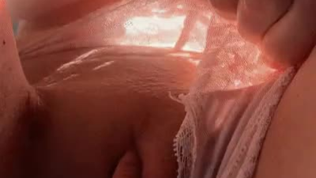 I like dudes who are obsessed with eating pussy ;)