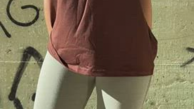 I'm that type of lady who can't stop flashing outside