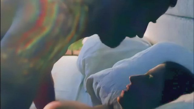 Ilana Glazer - Huge bouncy plot in 'False Positive' [Brightened + slow mo]