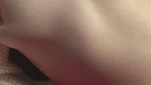 2 whores sharing cum !