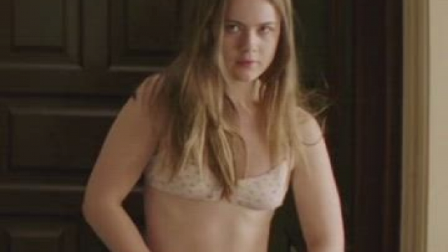 Hera Hilmar (Queen Maghra) forced to strip - An Ordinary Man (2017)