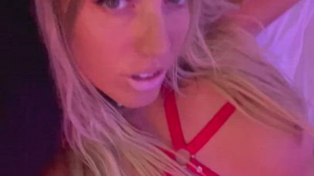 Come Get Up in This Pussy Mommy is Ready to Take Care of