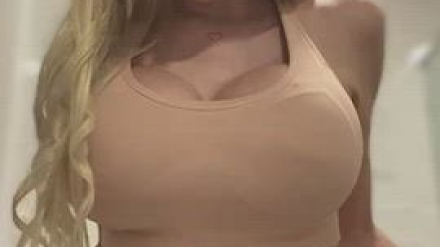 Slight waist, huge tits. The best combination