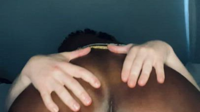Amat interracial couple trying anal.