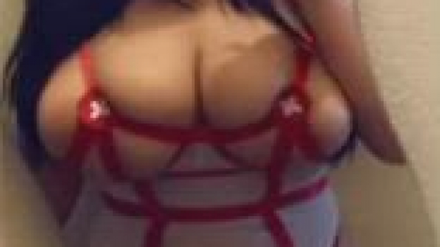 In case you haven't seen any huge Korean tits today