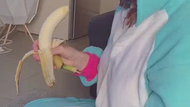 TikTok teen takes banana