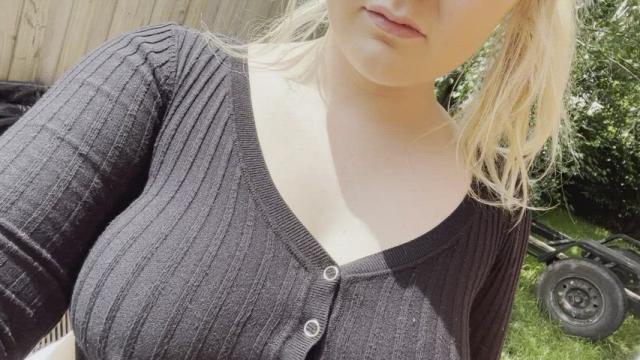 Upvote if you take in nude in your DM's