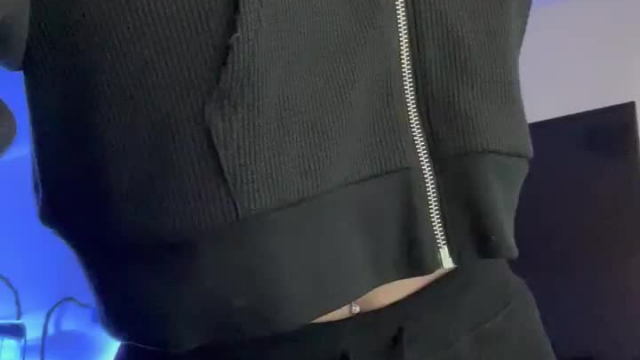 Imagine having this college lady on the side