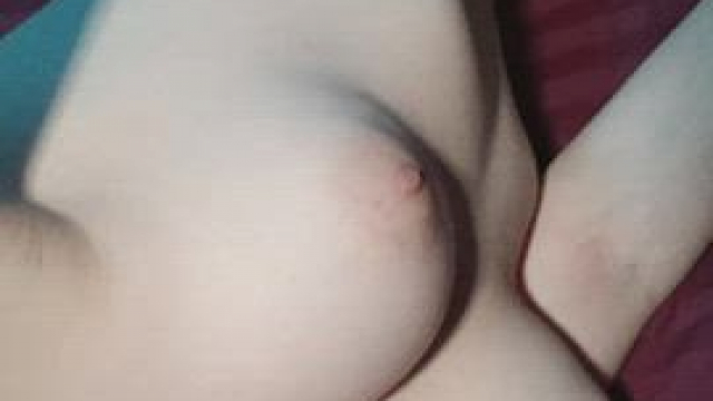 NEEDED: Buddies who want to play with my tits and pussy