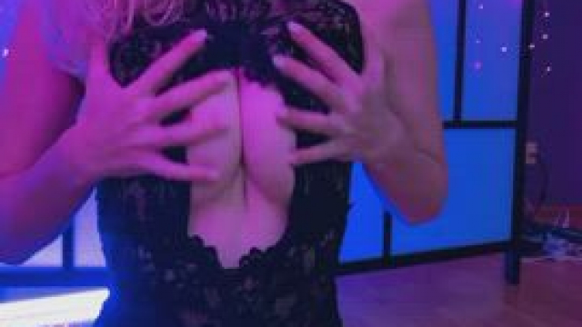 Letting my boobs and cunt free^^