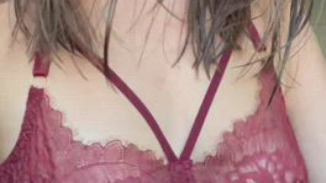 Wet Hair Looks Cutie