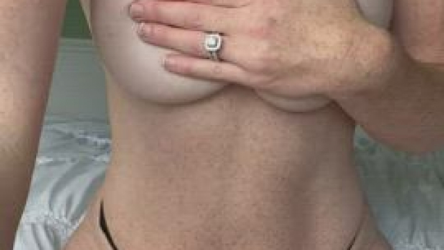 Mom of two live showing off my tits ;)