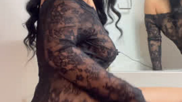 Huge Ass Blasain shakes it