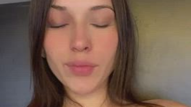 Come here daddy, put your penis between my tits and make cum